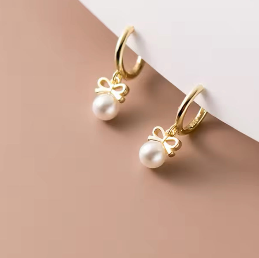 Bow+Pearl Hoops